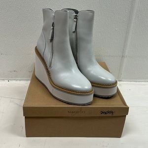 Naked Feet Avail Mist